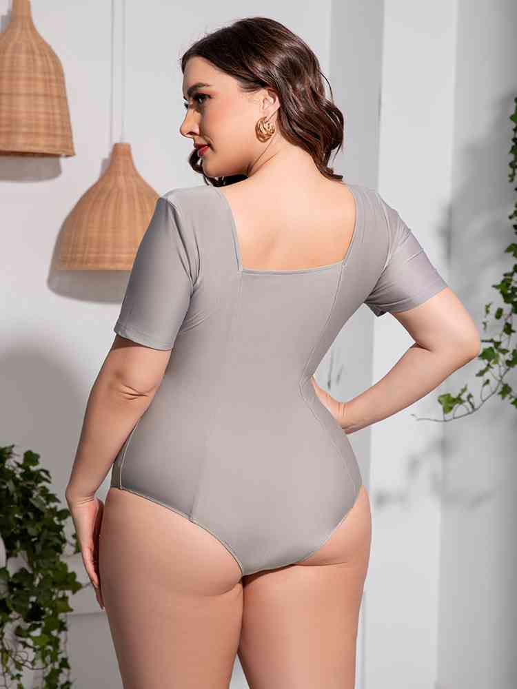 Plus Size Scoop Neck Short Sleeve One-Piece Swimsuit Shapelust