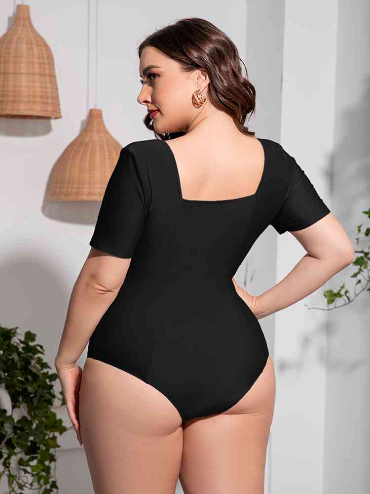 Plus Size Scoop Neck Short Sleeve One-Piece Swimsuit Shapelust