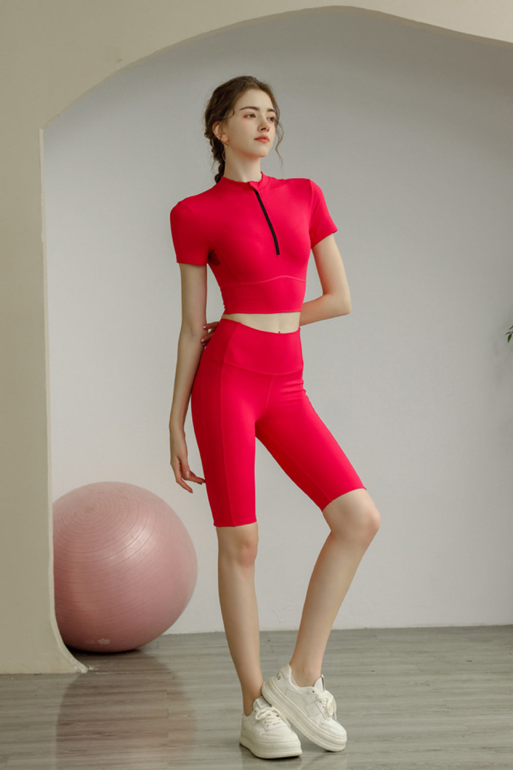 Round Neck Short Sleeve Sports Top Shapelust