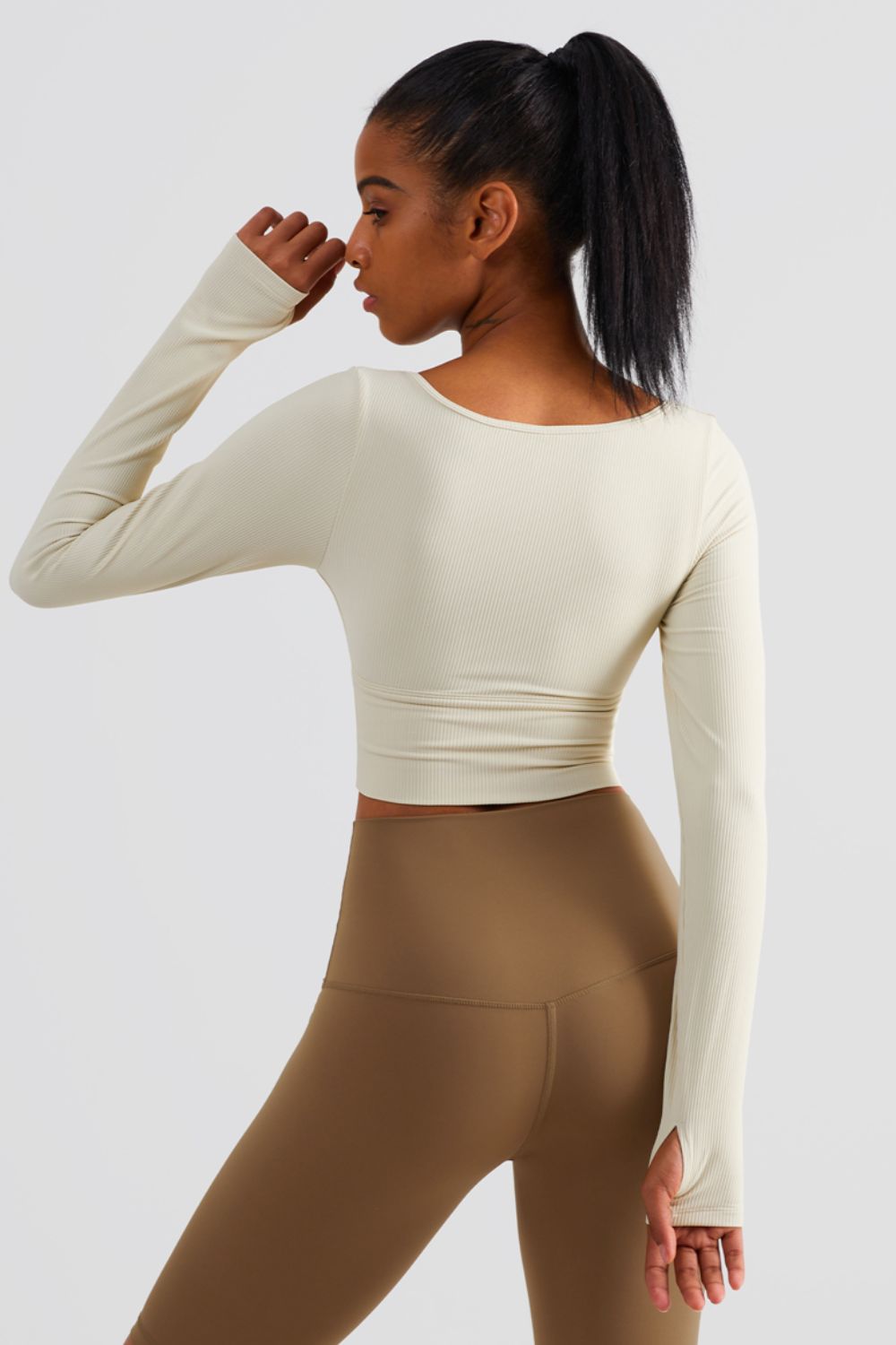 Scoop Neck Thumbhole Sleeve Cropped Sports Top Shapelust