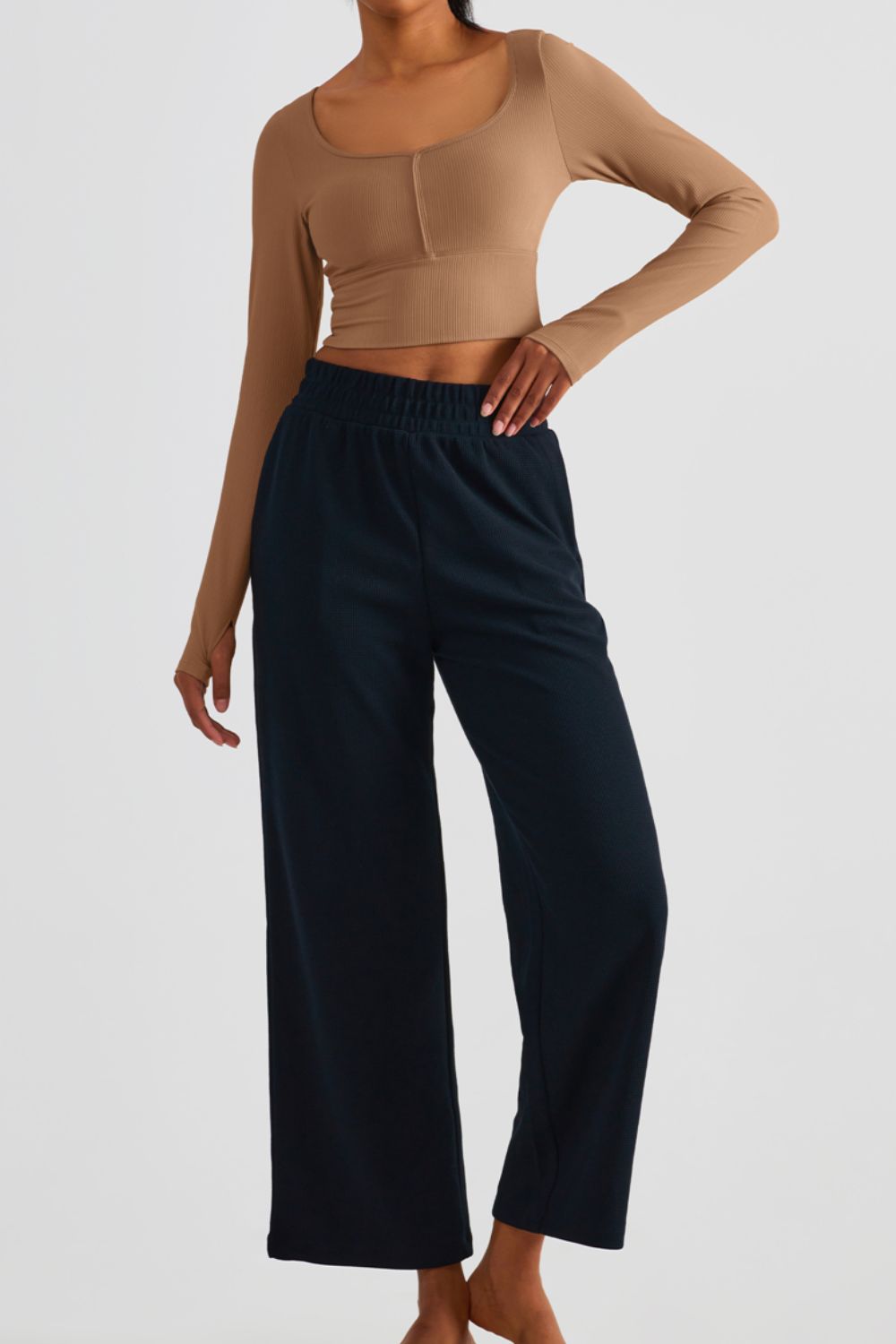 Scoop Neck Thumbhole Sleeve Cropped Sports Top Shapelust