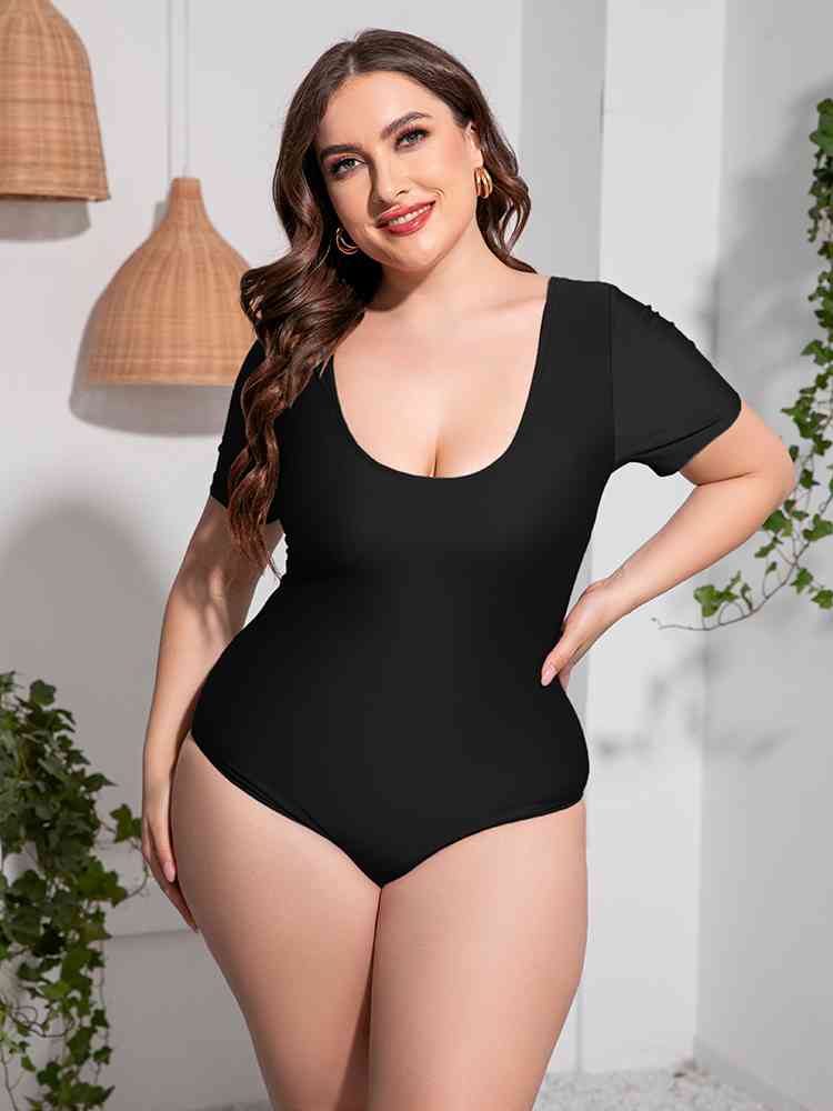Plus Size Scoop Neck Short Sleeve One-Piece Swimsuit Shapelust